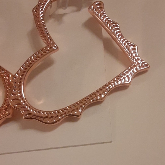 Kendra Scott Sophee Heart Hoop Earrings - Picture 4 of 10